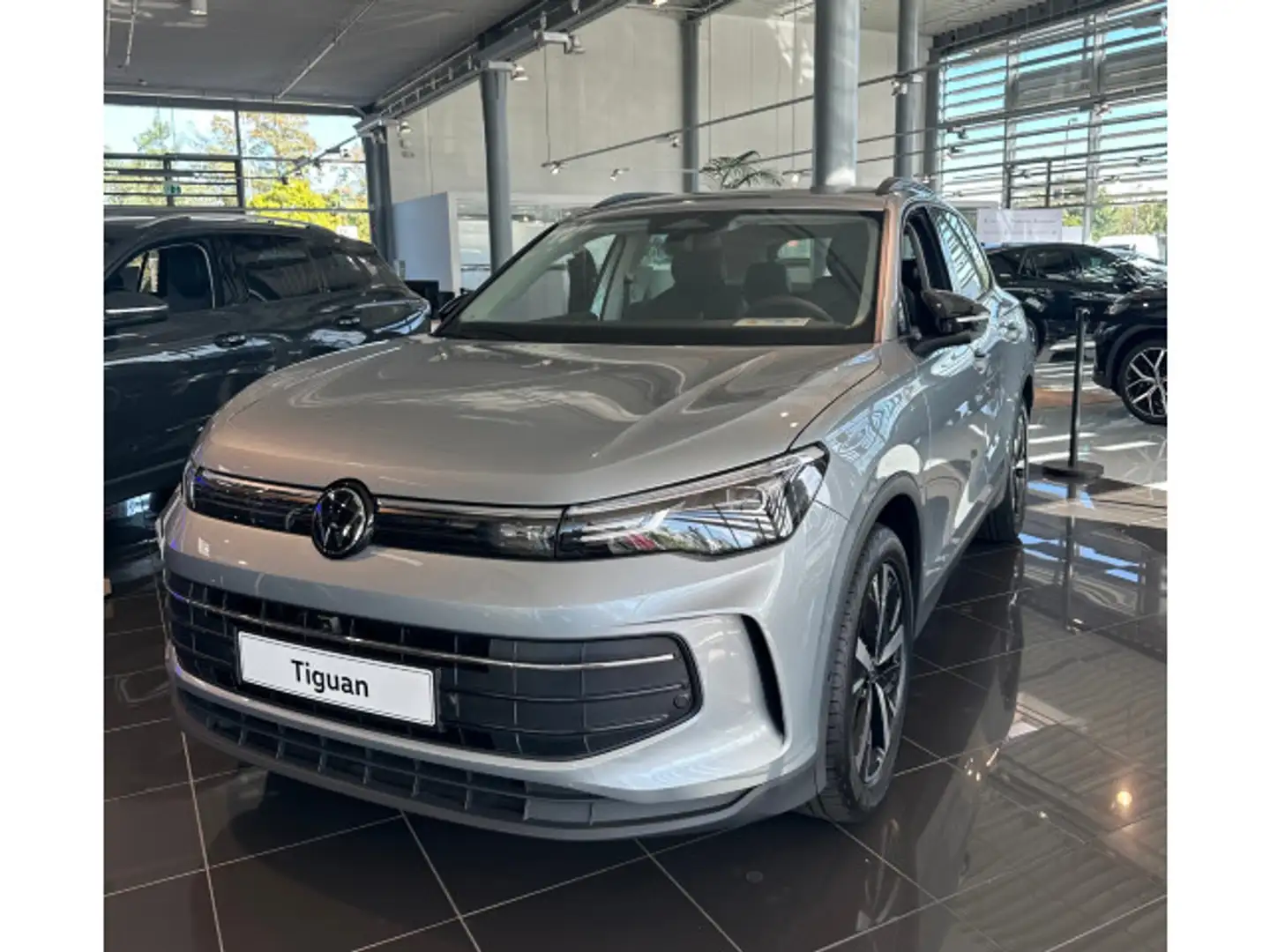 Volkswagen Tiguan 1.5 eTSI Goal DSG AHK Navi LED SHZ Argento - 2