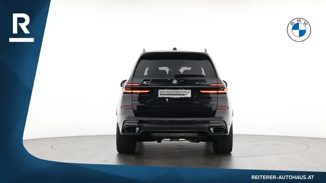 BMW X7 view 5