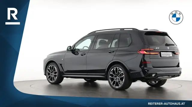 BMW X7 view 4