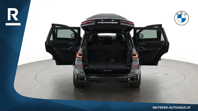 BMW X7 view 10