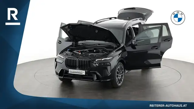 BMW X7 view 8