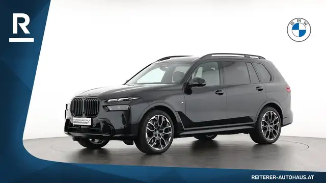 BMW X7 view 3