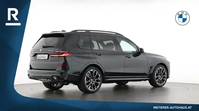 BMW X7 view 6