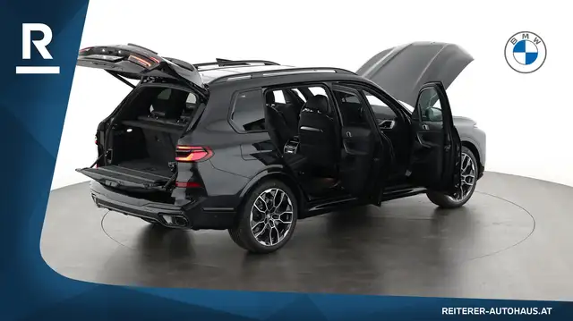 BMW X7 view 11