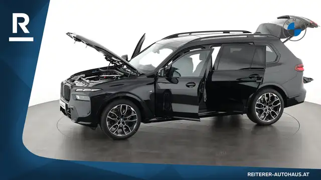 BMW X7 view 9