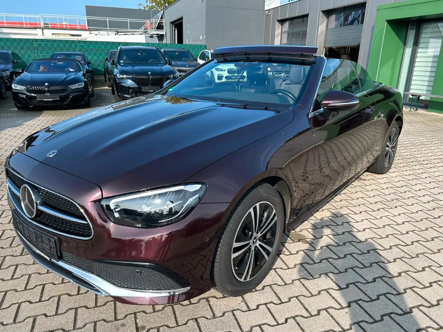 Mercedes-Benz E 200 4M Cabrio -ACC-DAB-Ambiente-Airscarf-Kam - 1