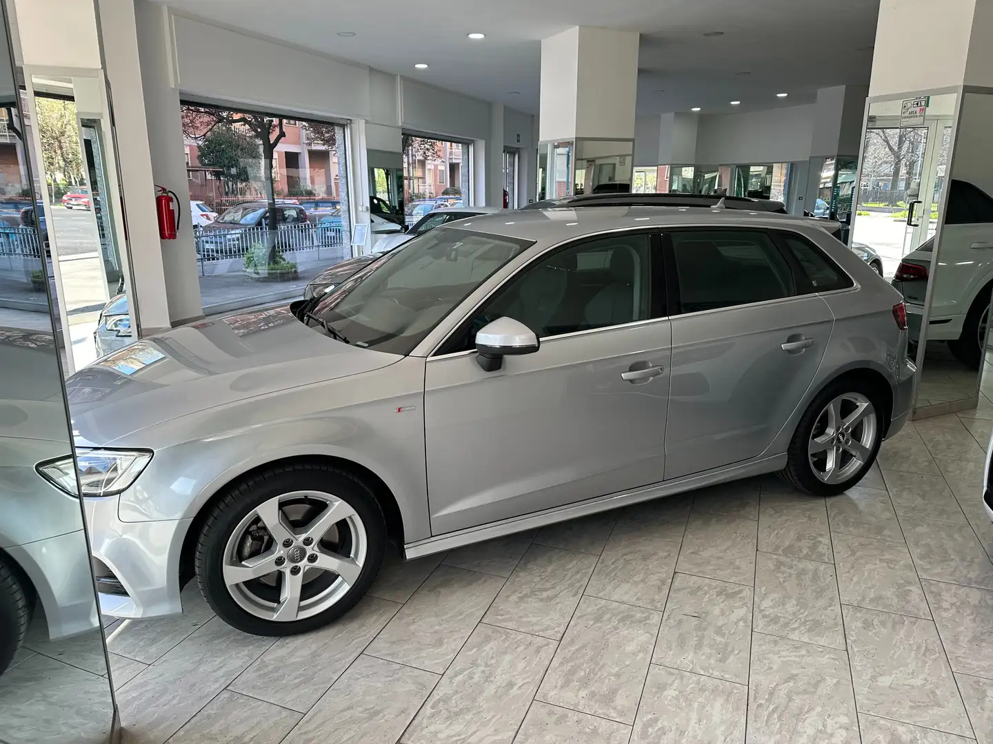 Audi A3 Sportback 2.0 tdi quattro 184cv s-tronic S-LINE Silber - 1