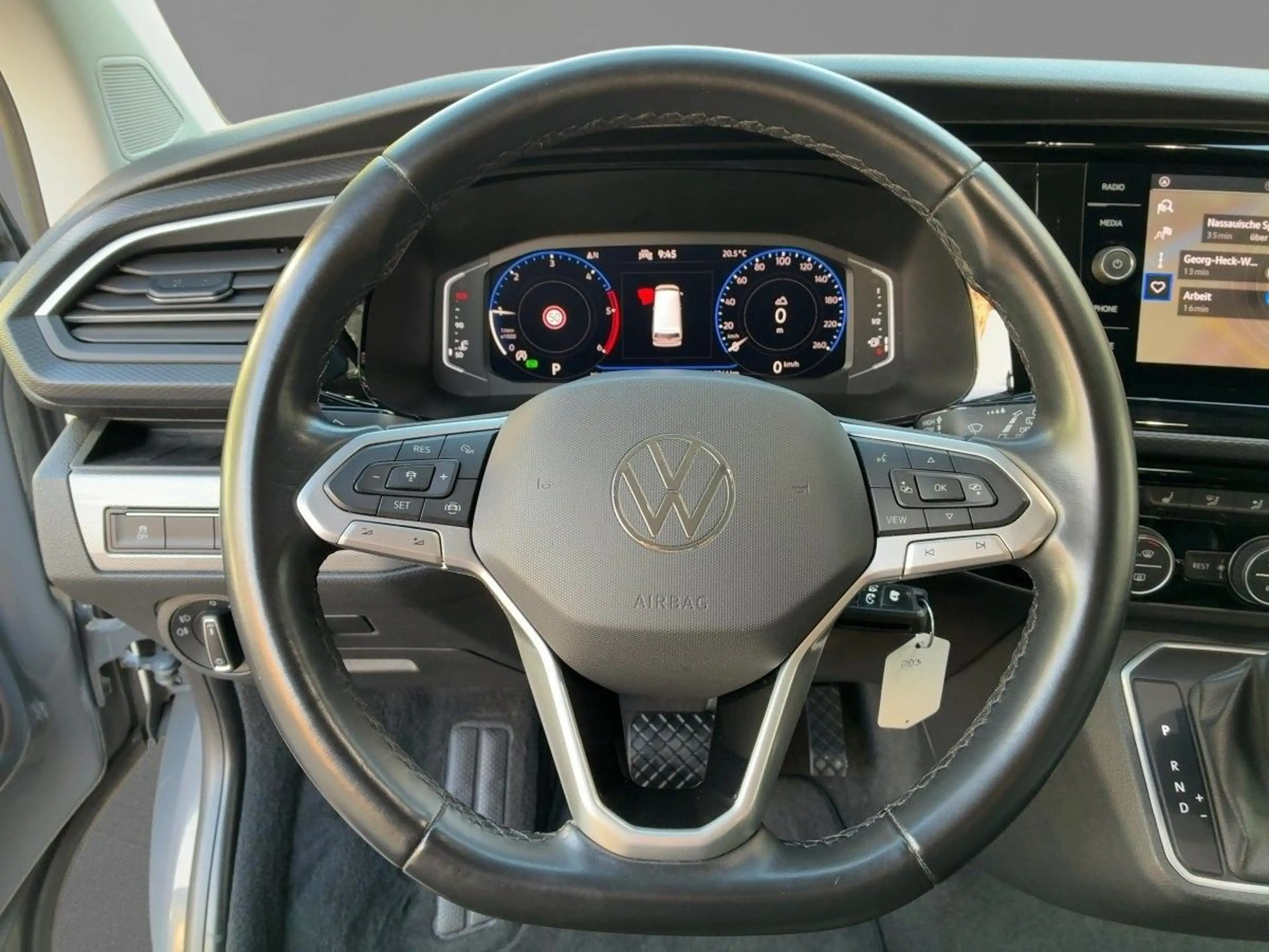 Volkswagen T6.1 Multivan T6.1 2.0 TDI DSG 4Motion Multivan — photo 10