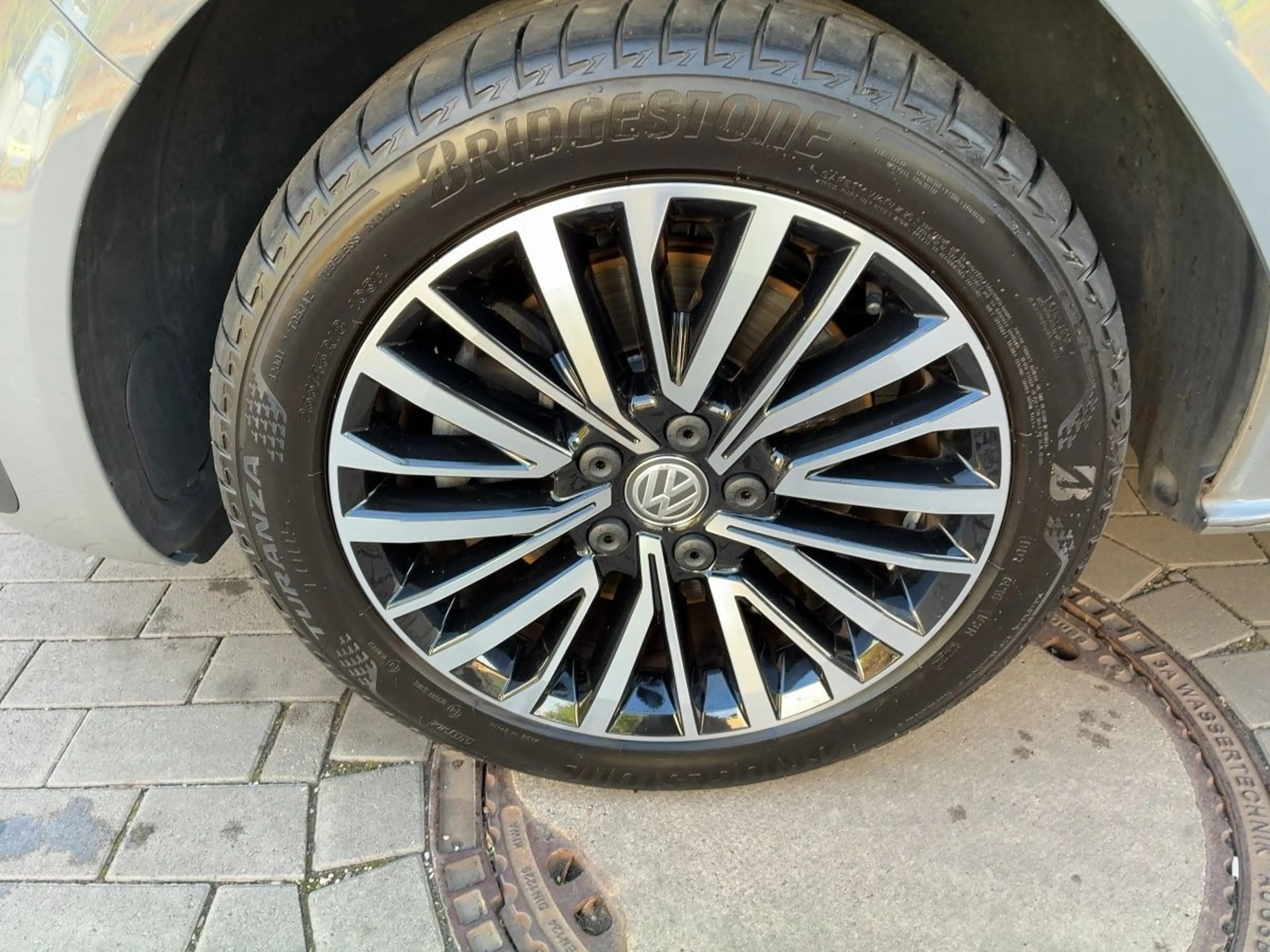 Volkswagen T6.1 Multivan T6.1 2.0 TDI DSG 4Motion Multivan — photo 11