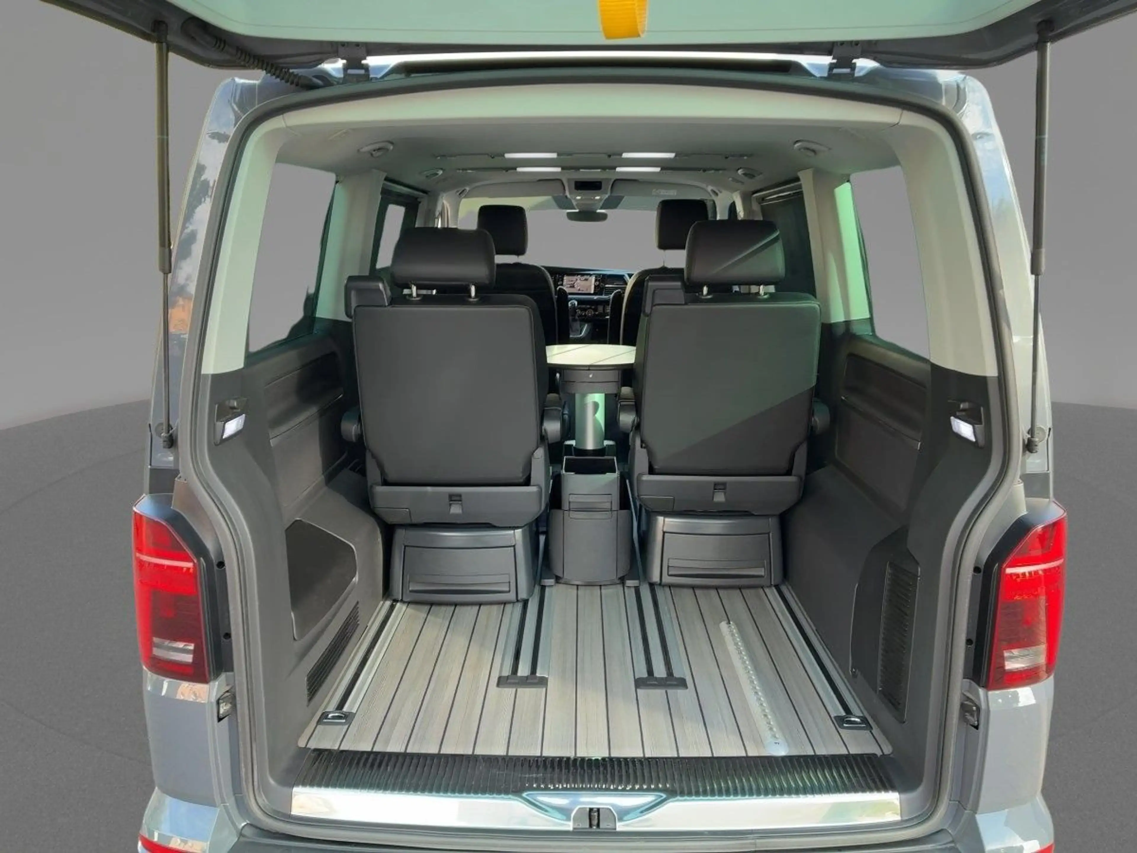 Volkswagen T6.1 Multivan T6.1 2.0 TDI DSG 4Motion Multivan — photo 12