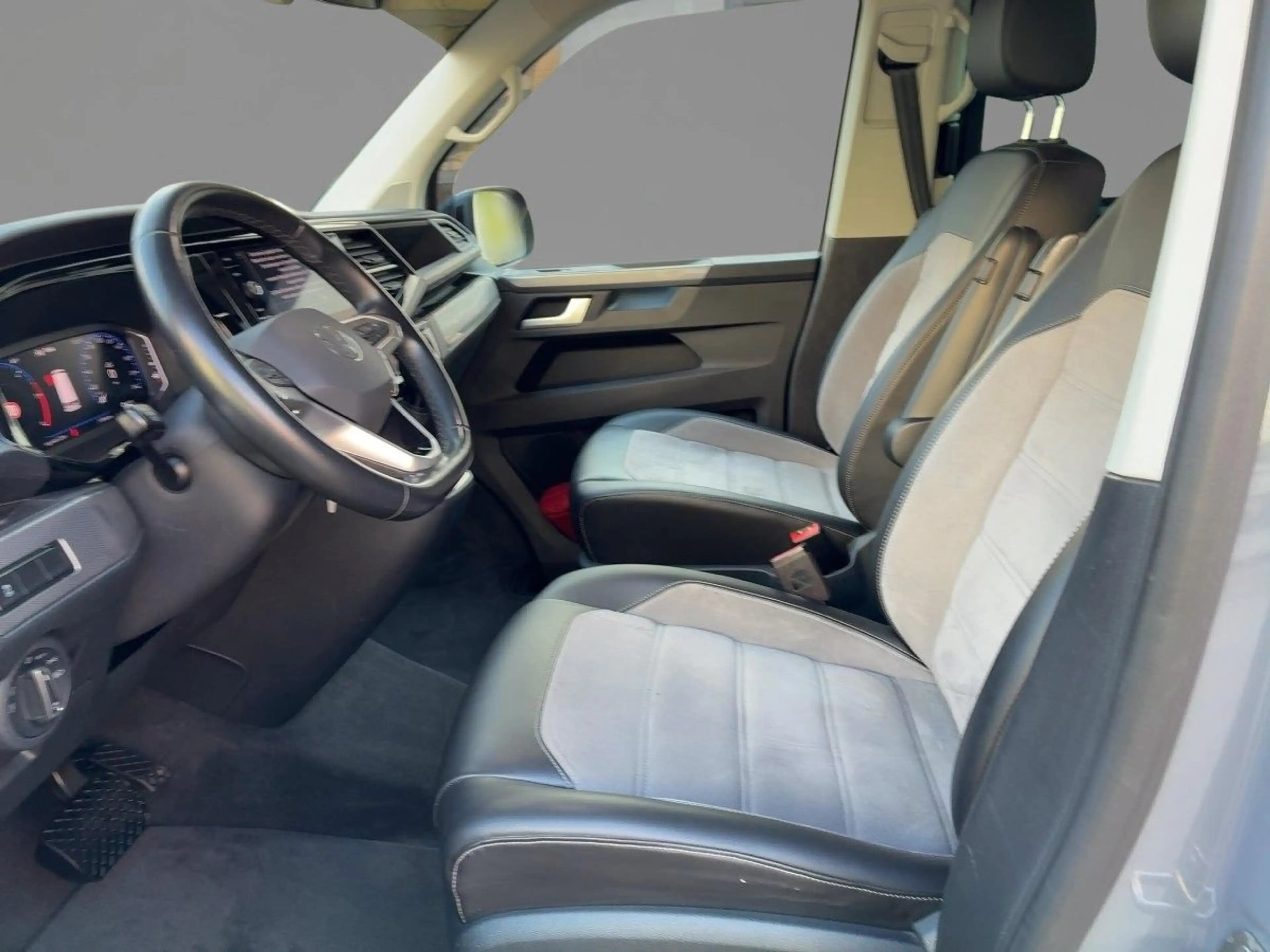 Volkswagen T6.1 Multivan T6.1 2.0 TDI DSG 4Motion Multivan — photo 7