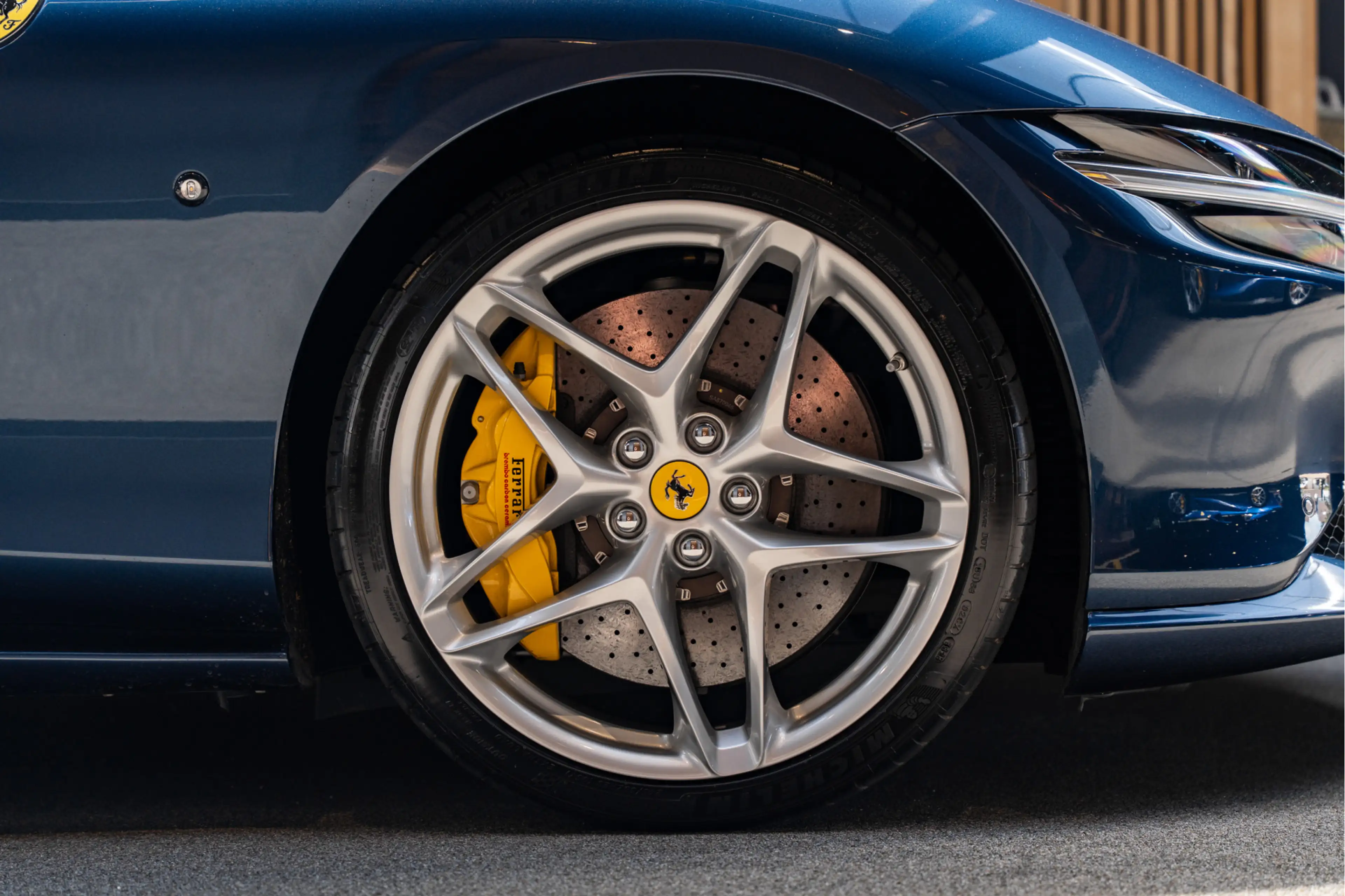 Ferrari Roma Spider Full Carbon Blu Sera JBL Alcantara 3.9 V8 S — photo 9