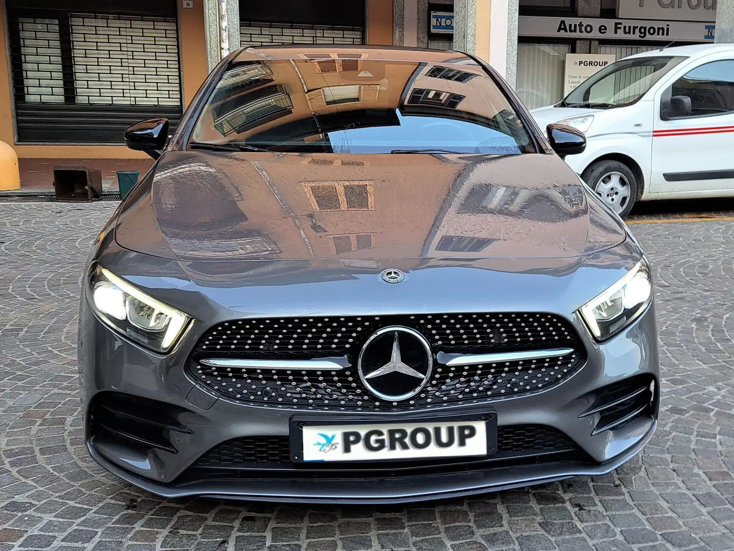Mercedes-Benz A 250 PREMIUM auto Šedá - 1