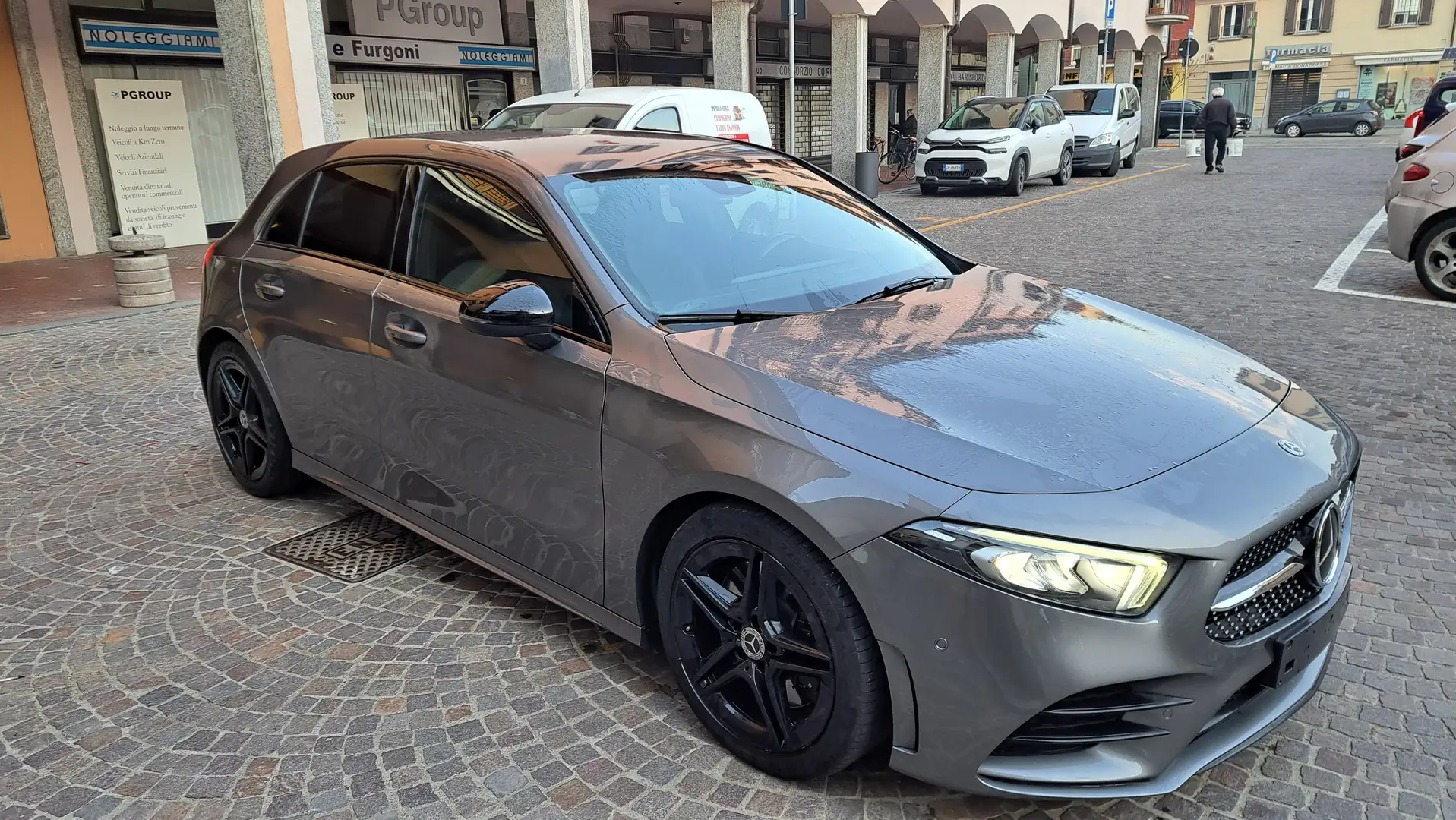 Mercedes-Benz A 250 PREMIUM auto Šedá - 2