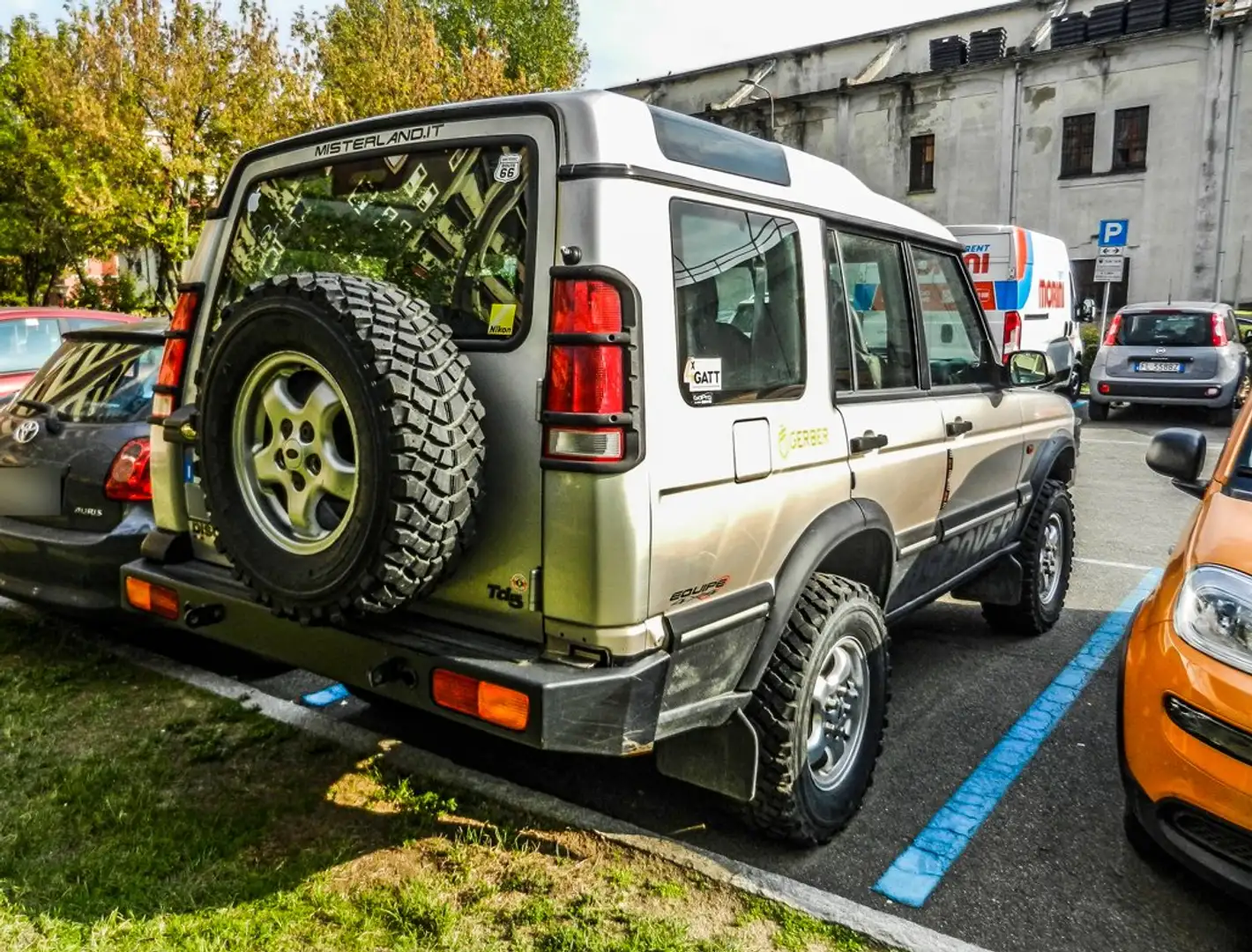 Land Rover Discovery Discovery 2.5 TD5 SE srebrna - 2