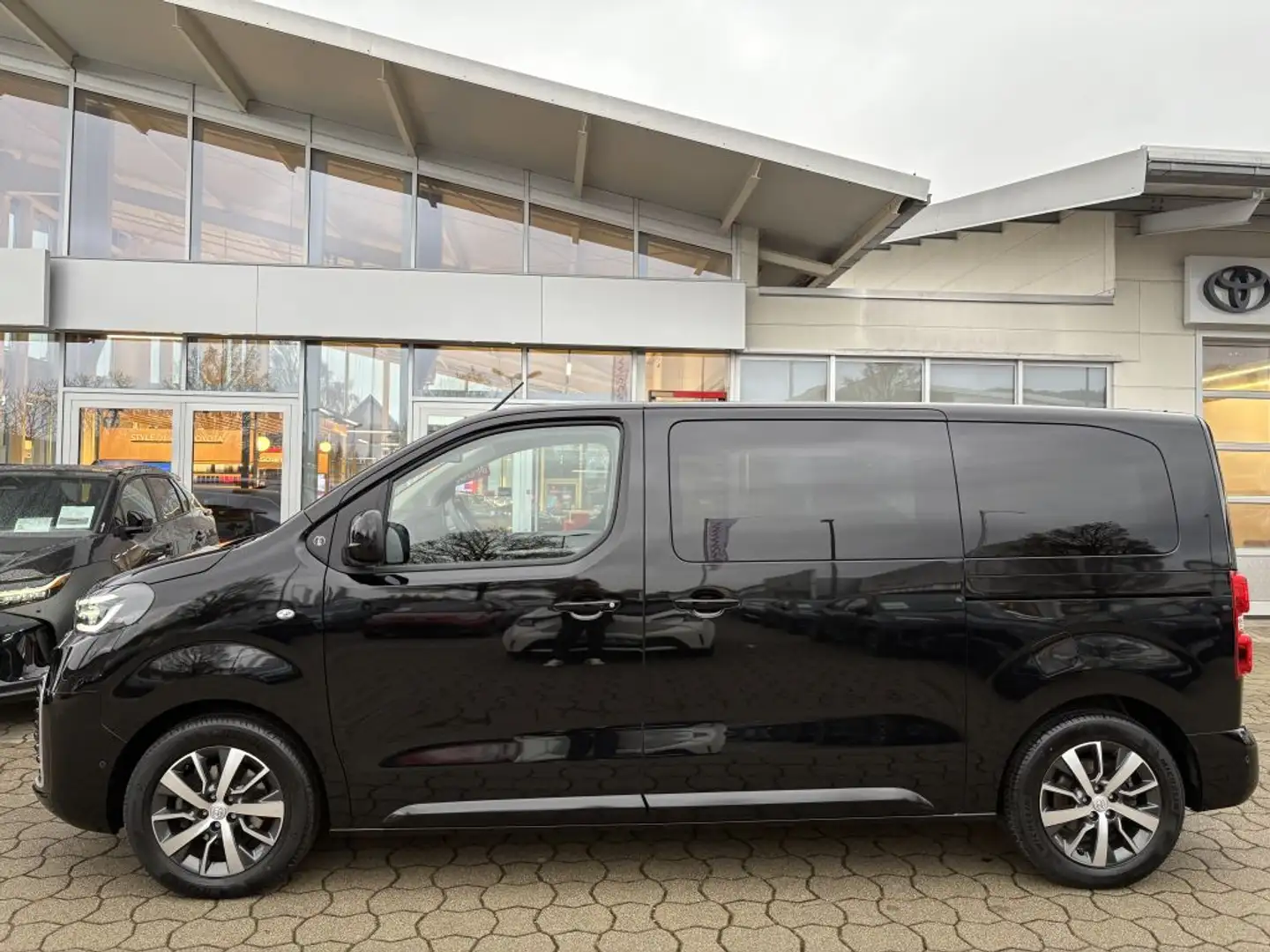 Toyota Proace Verso L1 (8-Si.)  *Team Deutschland* *TOP* Schwarz - 2