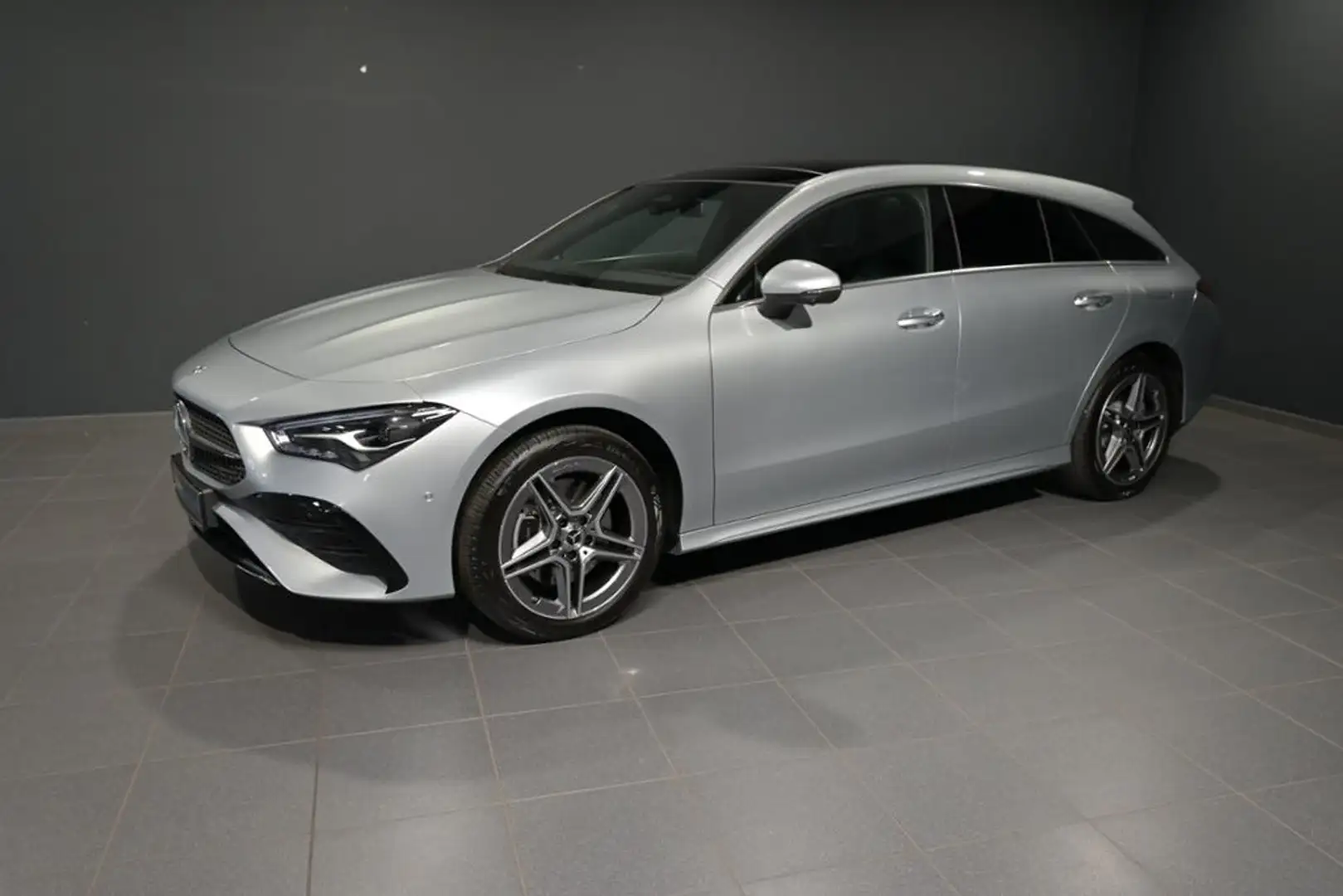 Mercedes-Benz CLA 250 e SB AMG LINE PREMIUM/PANO/AHK/DISTRO Silber - 1
