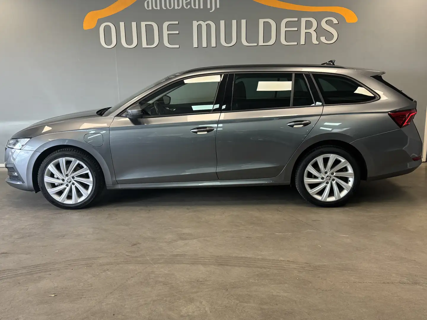 Skoda Octavia Combi 1.4 TSI iV PHEV Business Edition Plus Stoelv Grijs - 2