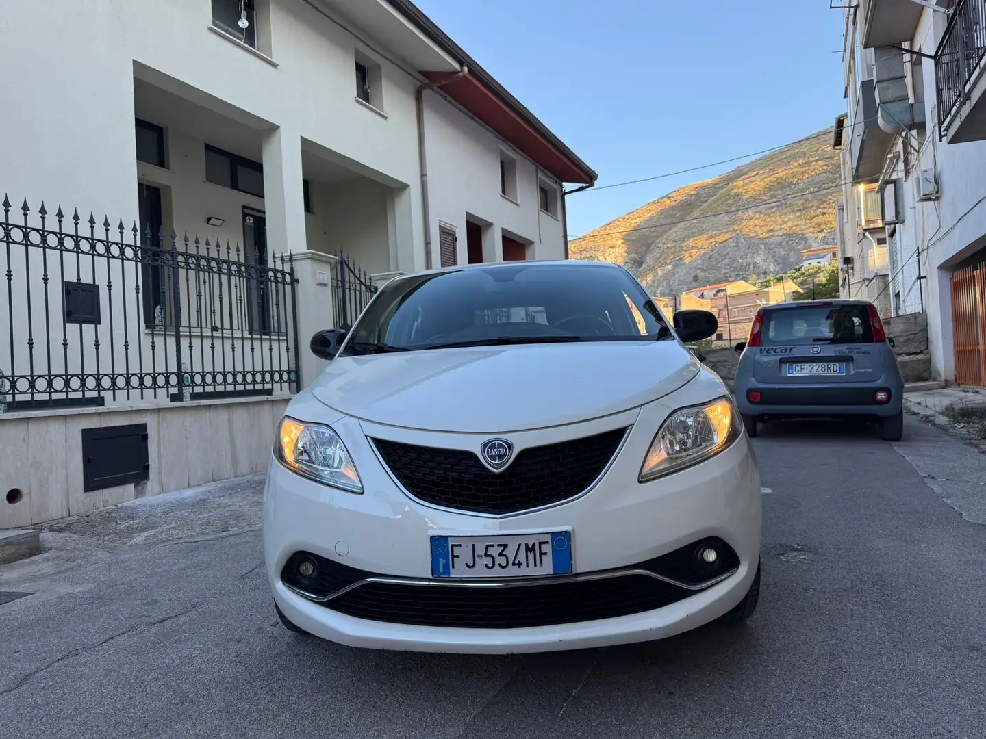 Lancia Ypsilon Ypsilon III 2015 1.2 Gold ecochic Gpl 69cv my16 Bianco - 1