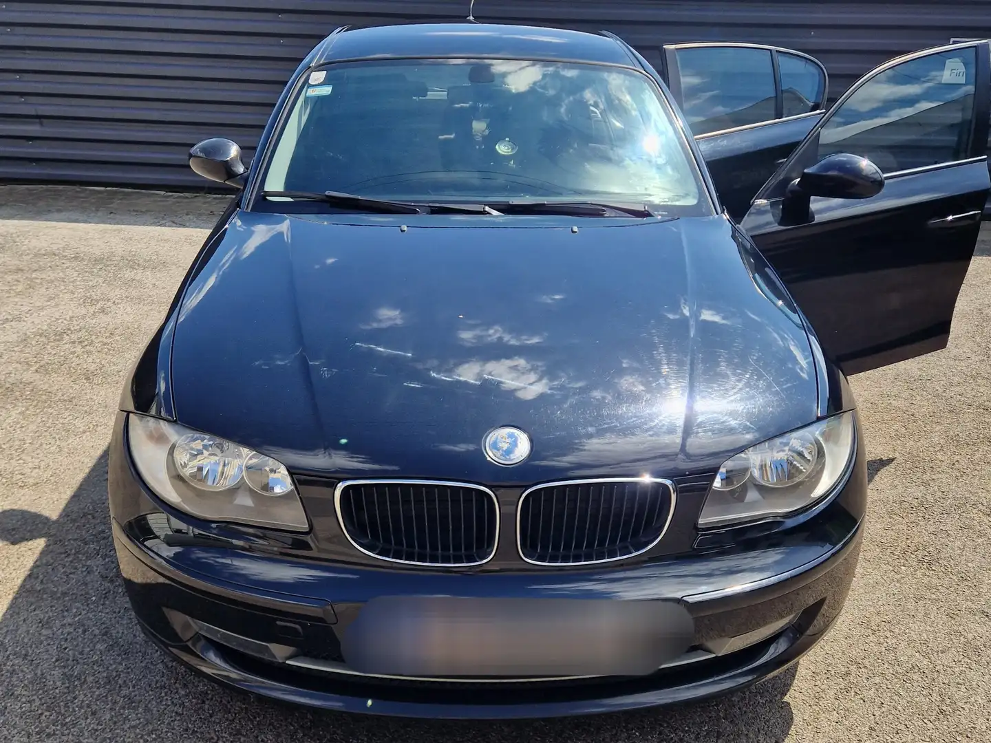 BMW 118 118d Schwarz - 1