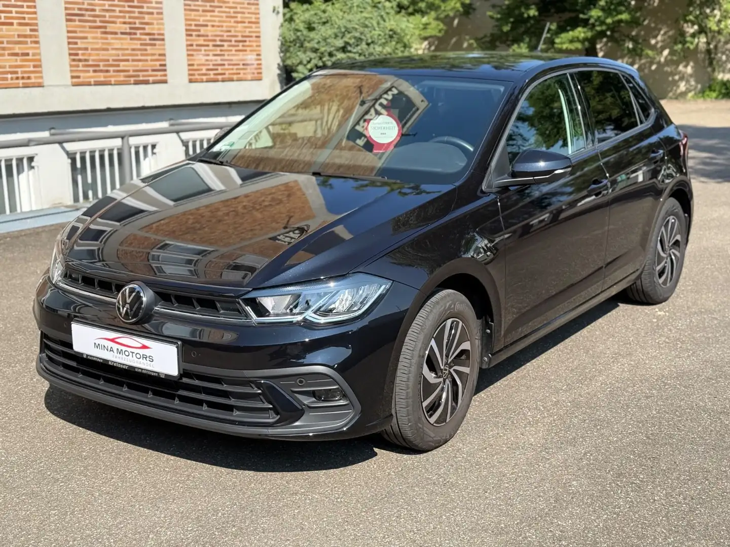 Volkswagen Polo VI Life*AHK*SHZ*Digital*Assist*Garantie2027 Zwart - 1