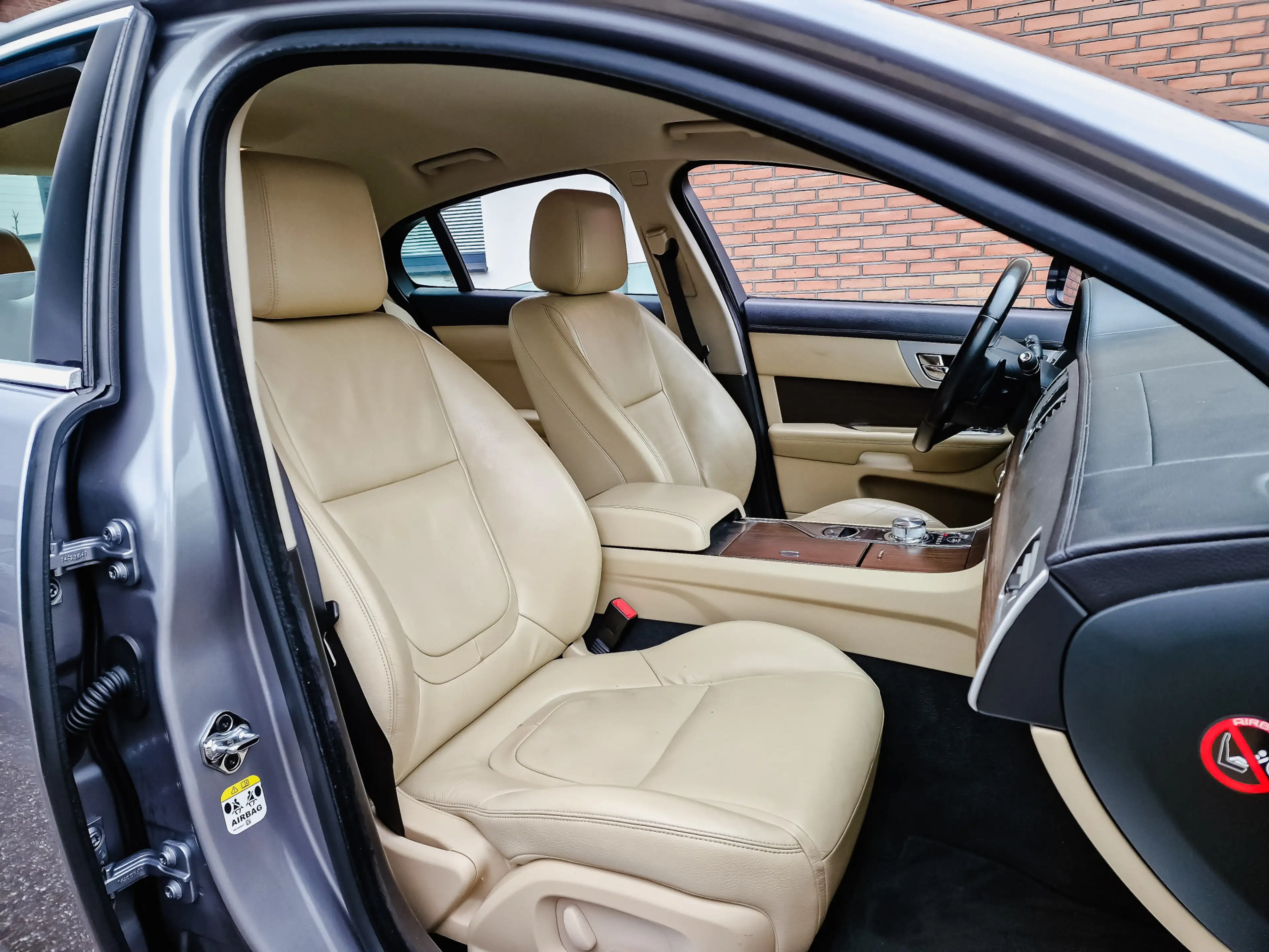 Jaguar XF 3.0D AUTOM VOL LEDER NAVI LED 20 INCH-LMV PDC ETC — photo 14