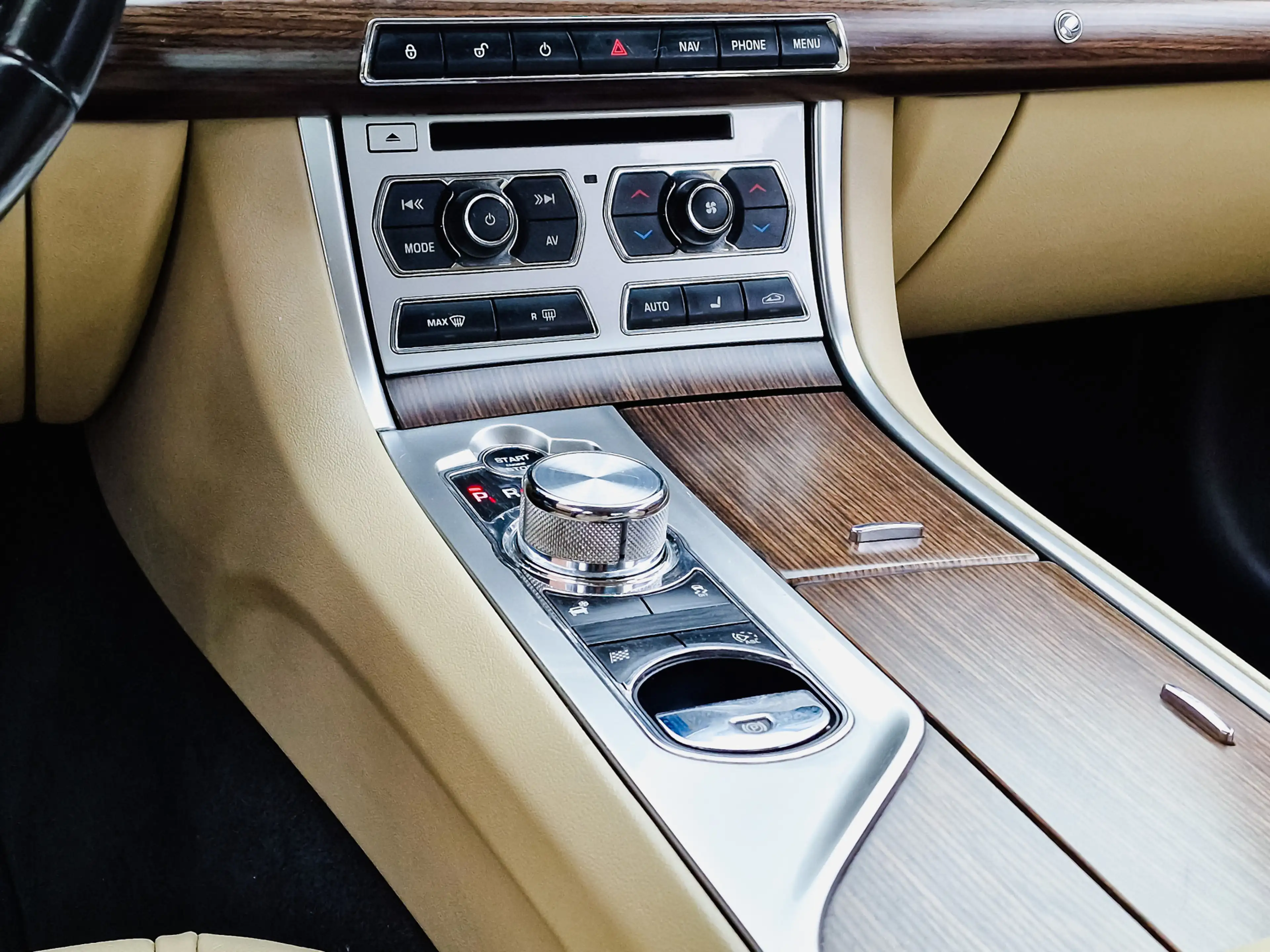 Jaguar XF 3.0D AUTOM VOL LEDER NAVI LED 20 INCH-LMV PDC ETC — photo 6