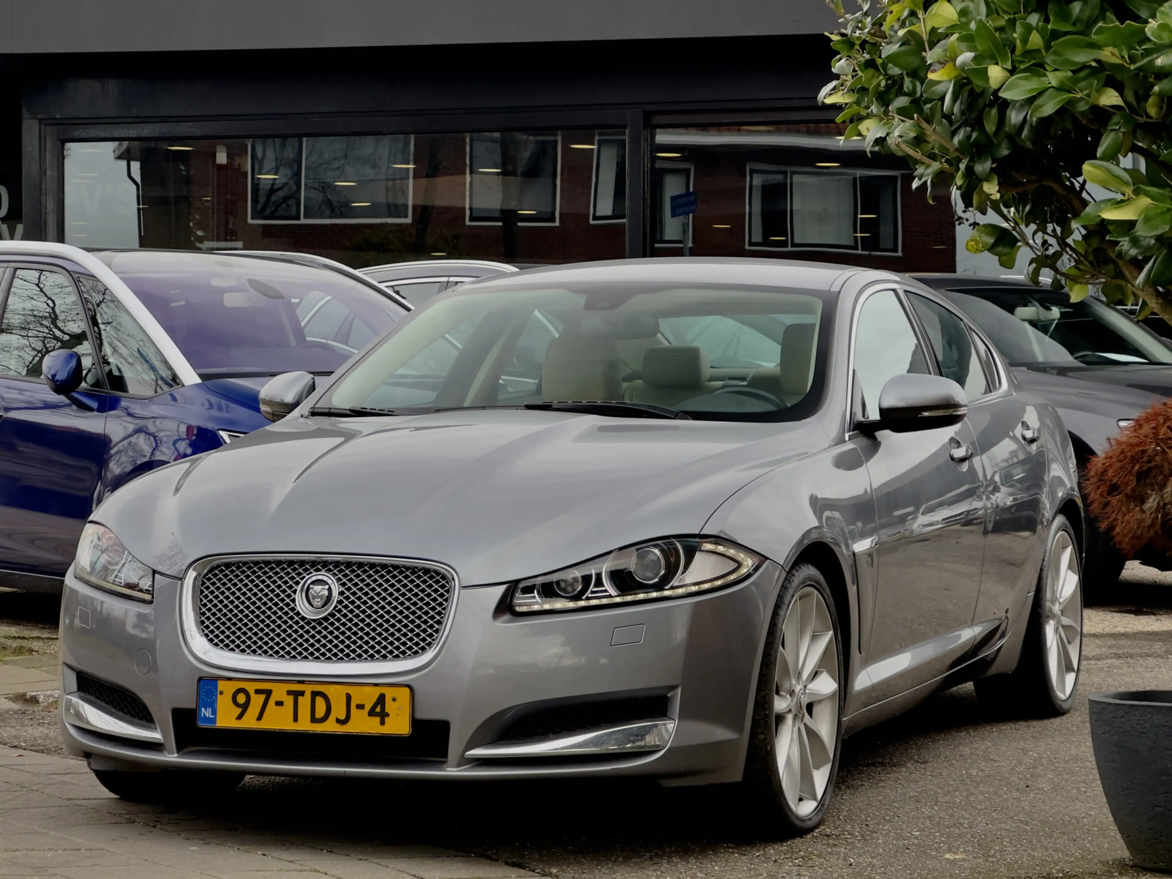 Jaguar XF 3.0D AUTOM VOL LEDER NAVI LED 20 INCH-LMV PDC ETC — photo 9