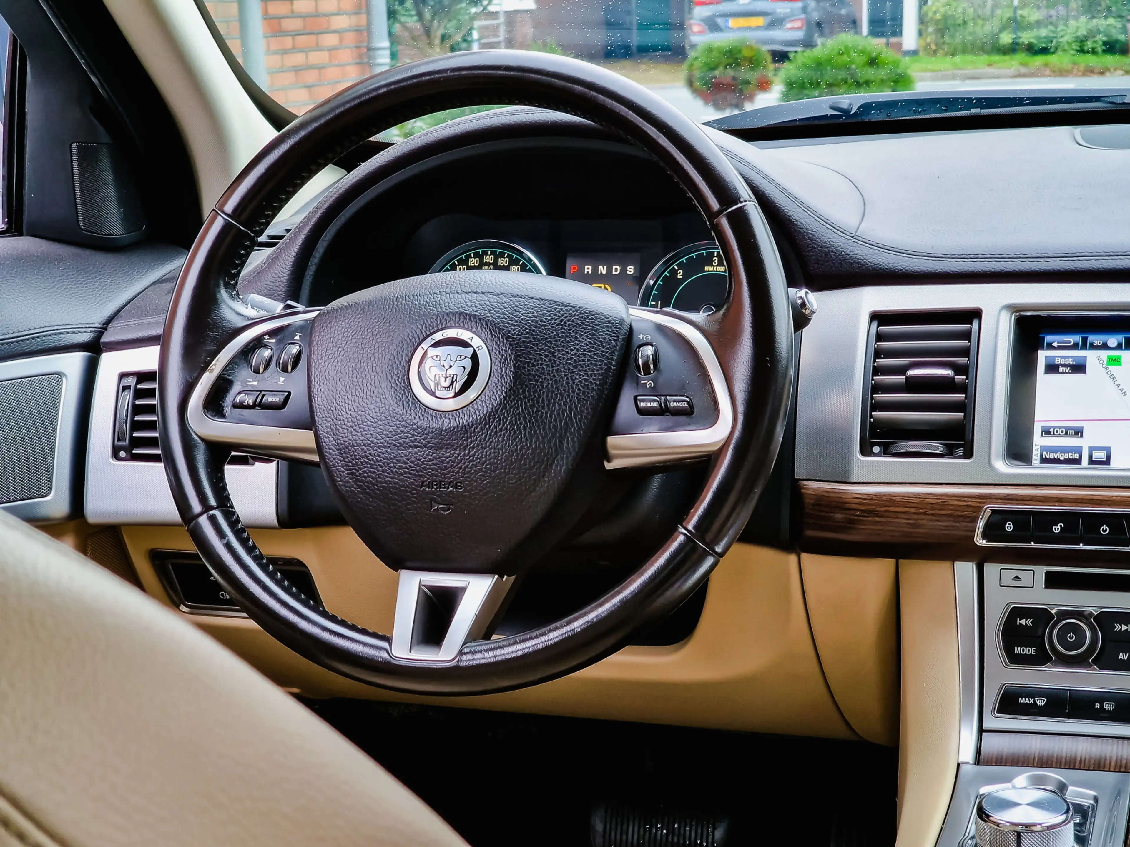 Jaguar XF 3.0D AUTOM VOL LEDER NAVI LED 20 INCH-LMV PDC ETC — photo 4