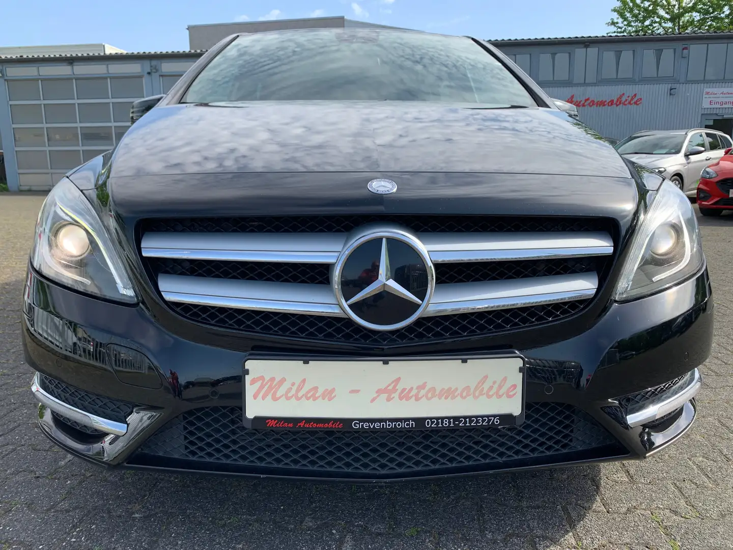 Mercedes-Benz B 200 Edition Sport-Navi-Leder-Pano-BIXenon-Standheizung Schwarz - 2