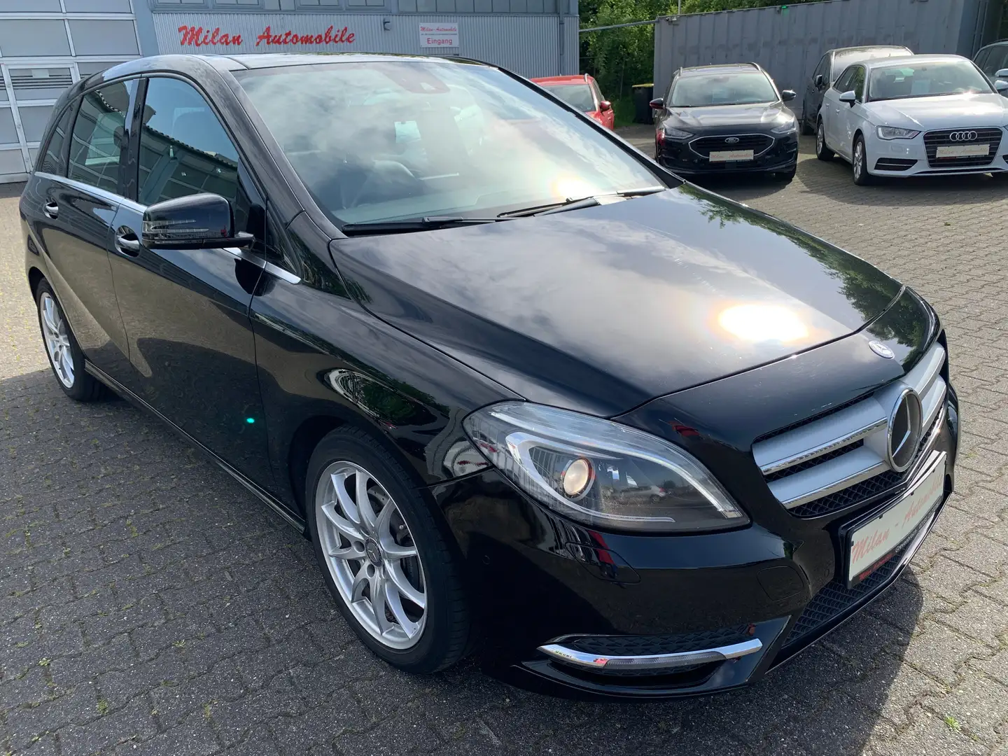 Mercedes-Benz B 200 Edition Sport-Navi-Leder-Pano-BIXenon-Standheizung Schwarz - 1
