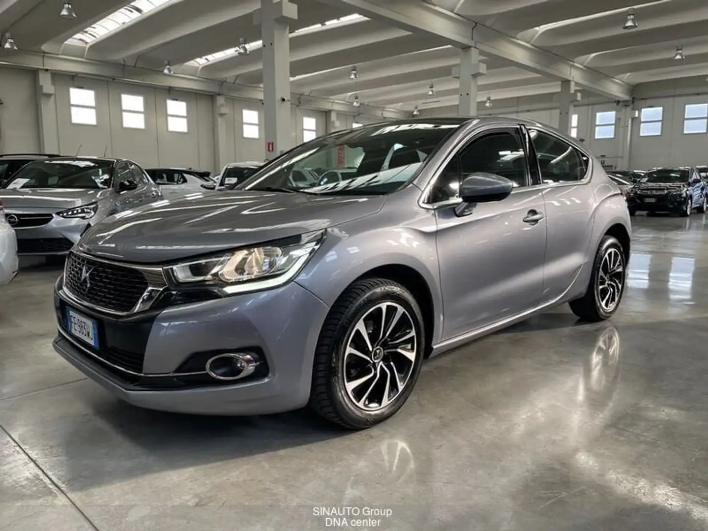 DS Automobiles DS 4 BlueHDi 120 S&S Business siva - 1