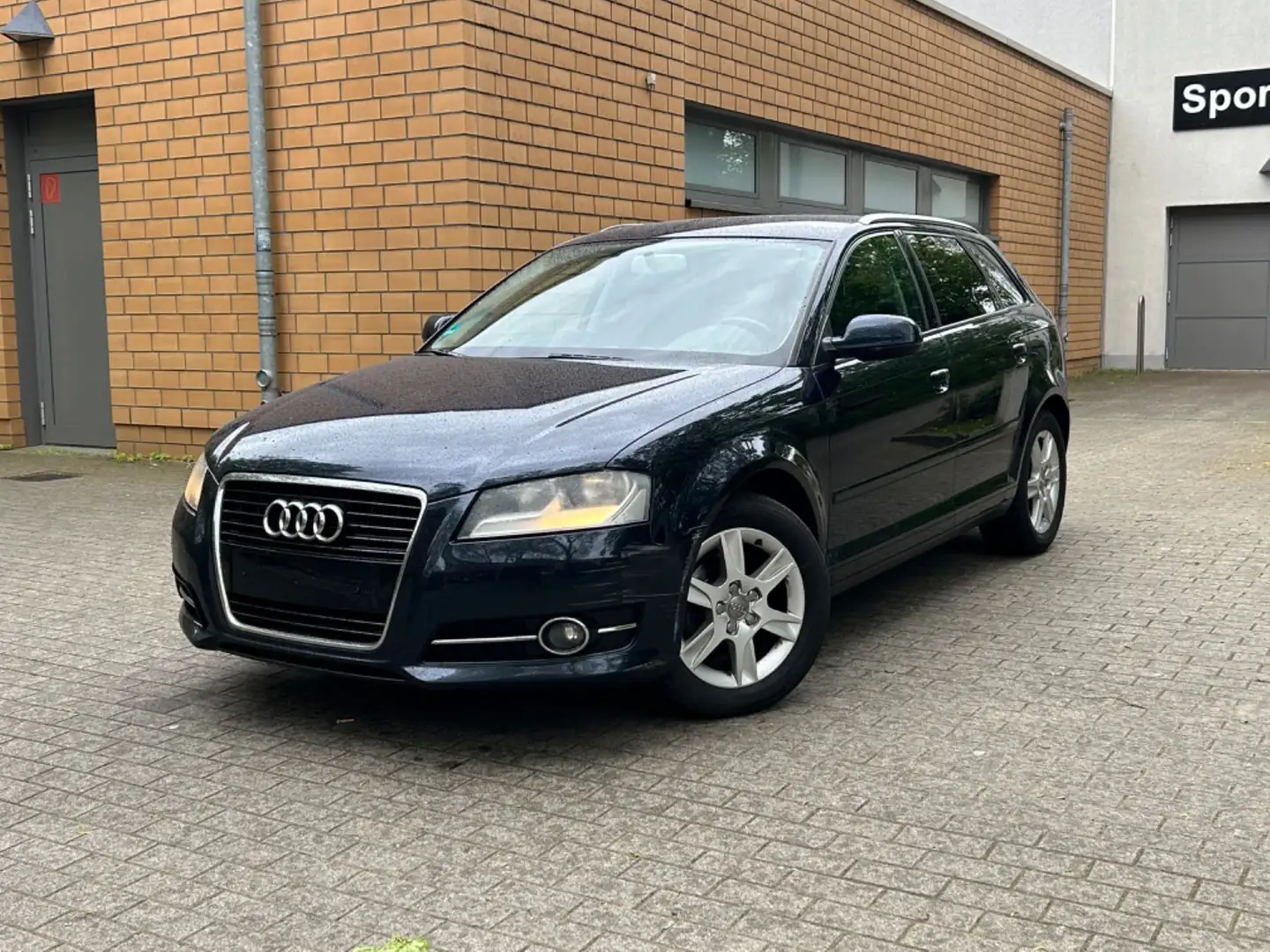 Audi A3 Sportback 1.6 TDI Attraction/KLIMAAUTO/SHZ/TE Blau - 1