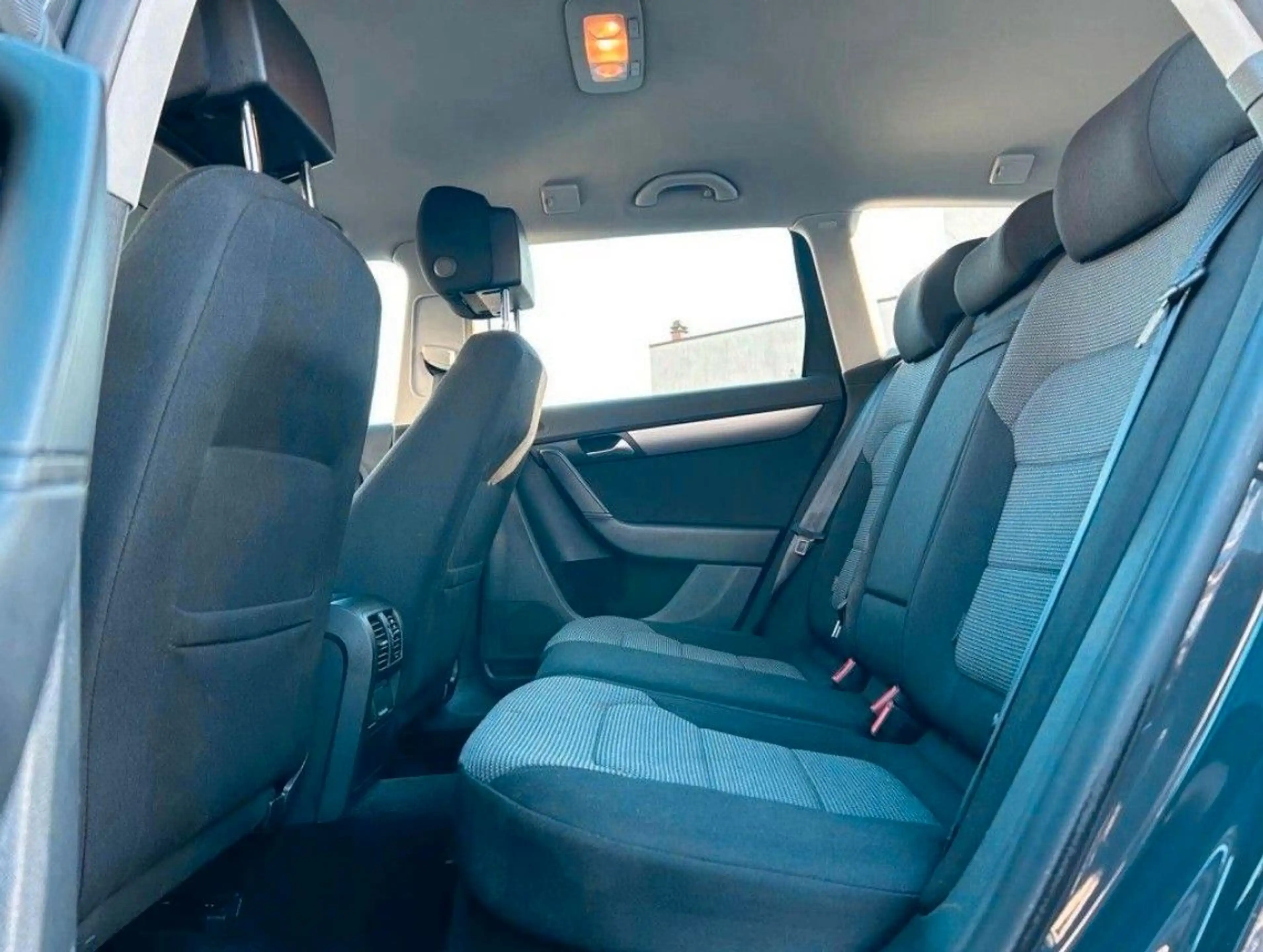 Volkswagen Passat Variant Passat VARIANT KOMFORT DSG6 KAMERA + NAVI + SHZ — photo 14