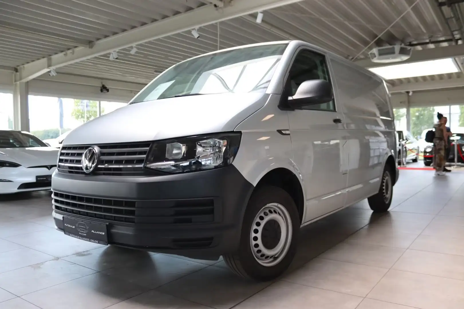 Volkswagen T6 Grau - 1
