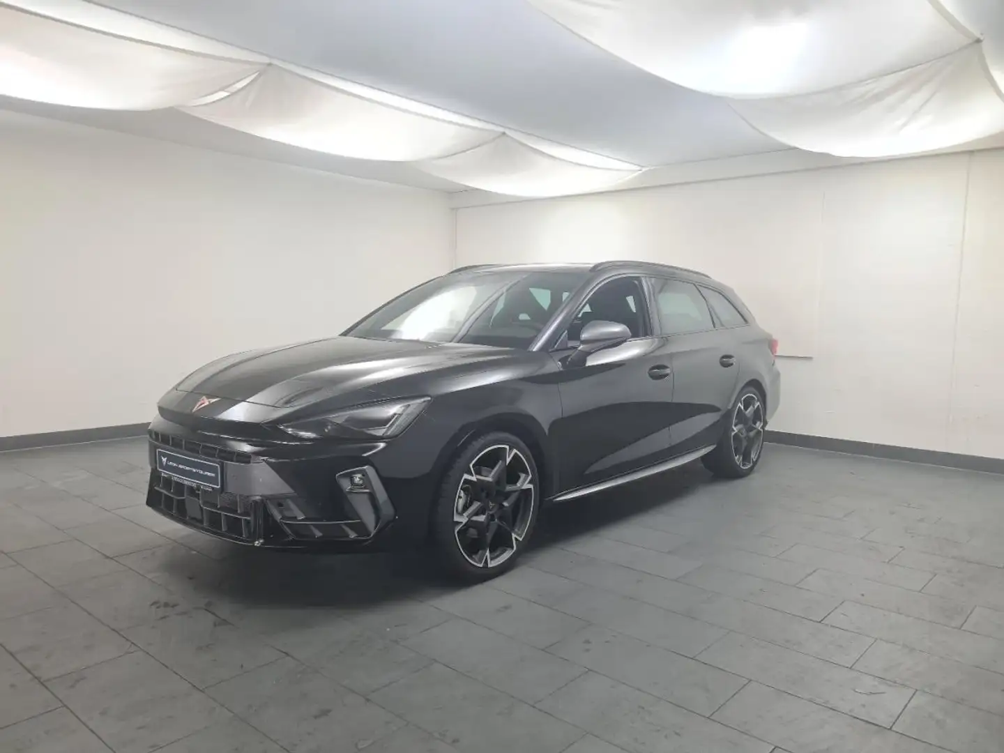 CUPRA Leon ST 1.5 eTSI DSG Performance MATRX Schwarz - 2