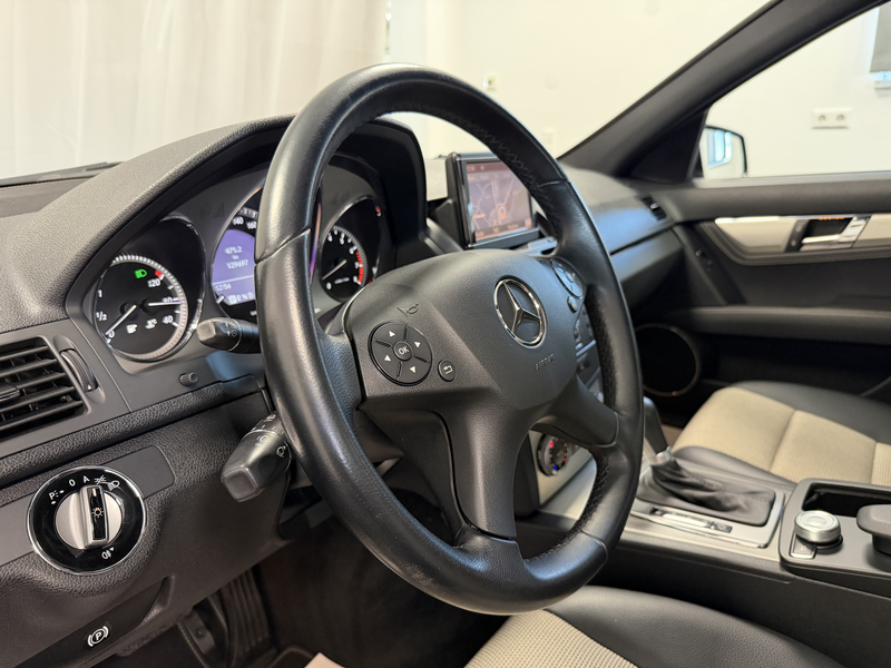Mercedes-Benz C 200 CGI BlueEff. Aut. Avantgarde Navi Bi-Xenon — photo 9