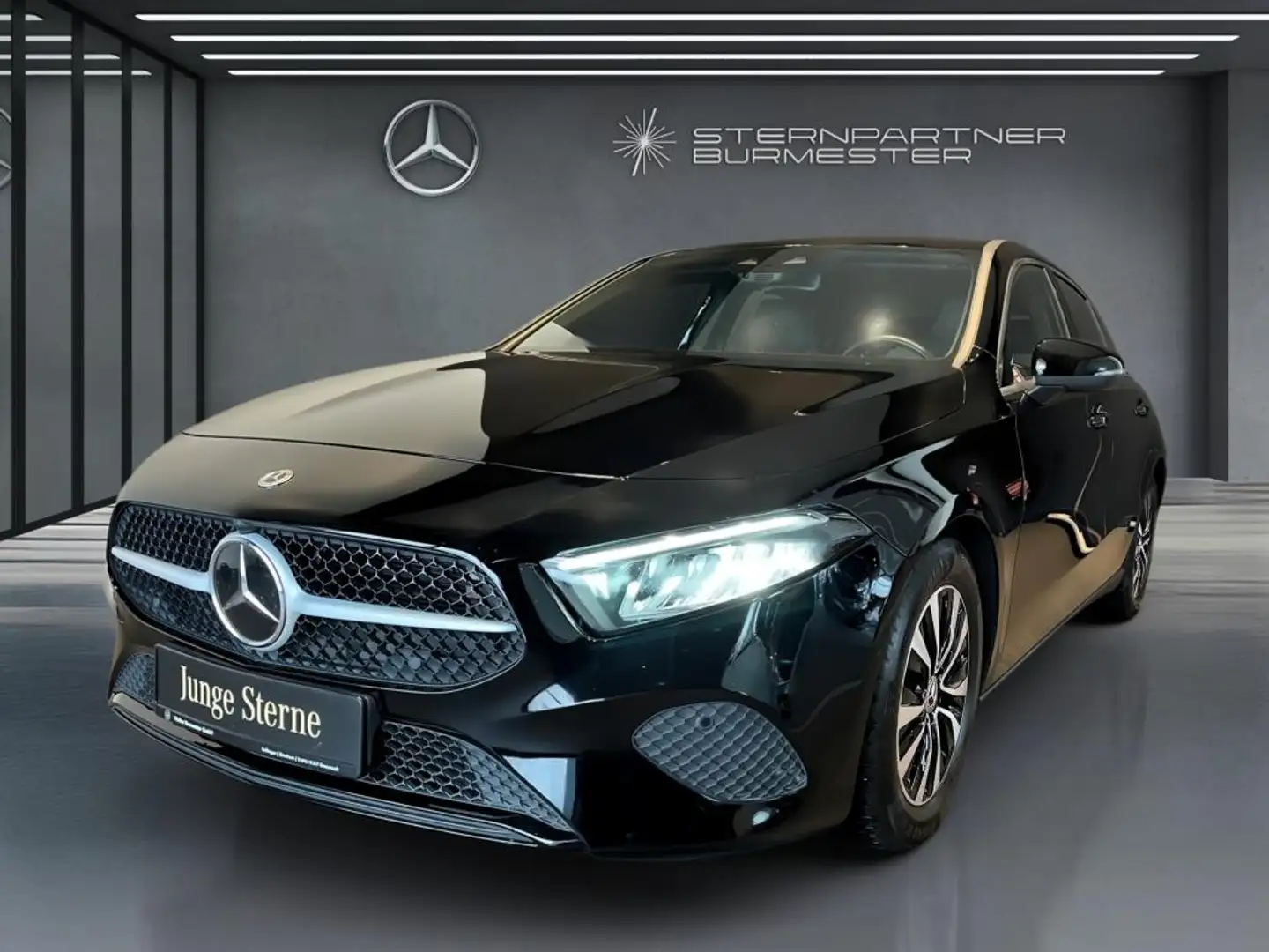 Mercedes-Benz A 180 d MBUX+KAMERA+AHK+NAVI+AUT+Distr+SHZ+LED Noir - 2