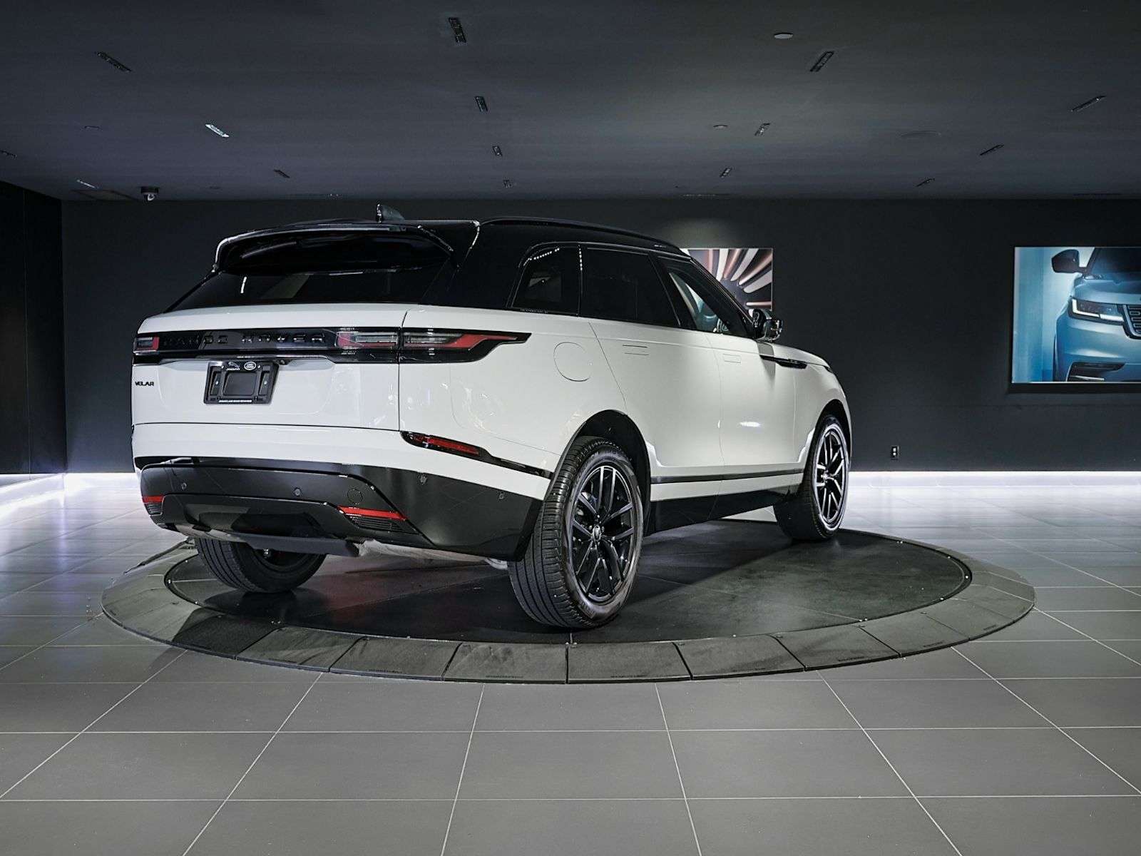 2026 Land Rover Range Rover Velar Dynamic SE | Sunroof | Navigation | Bluetooth | He — снимка 1