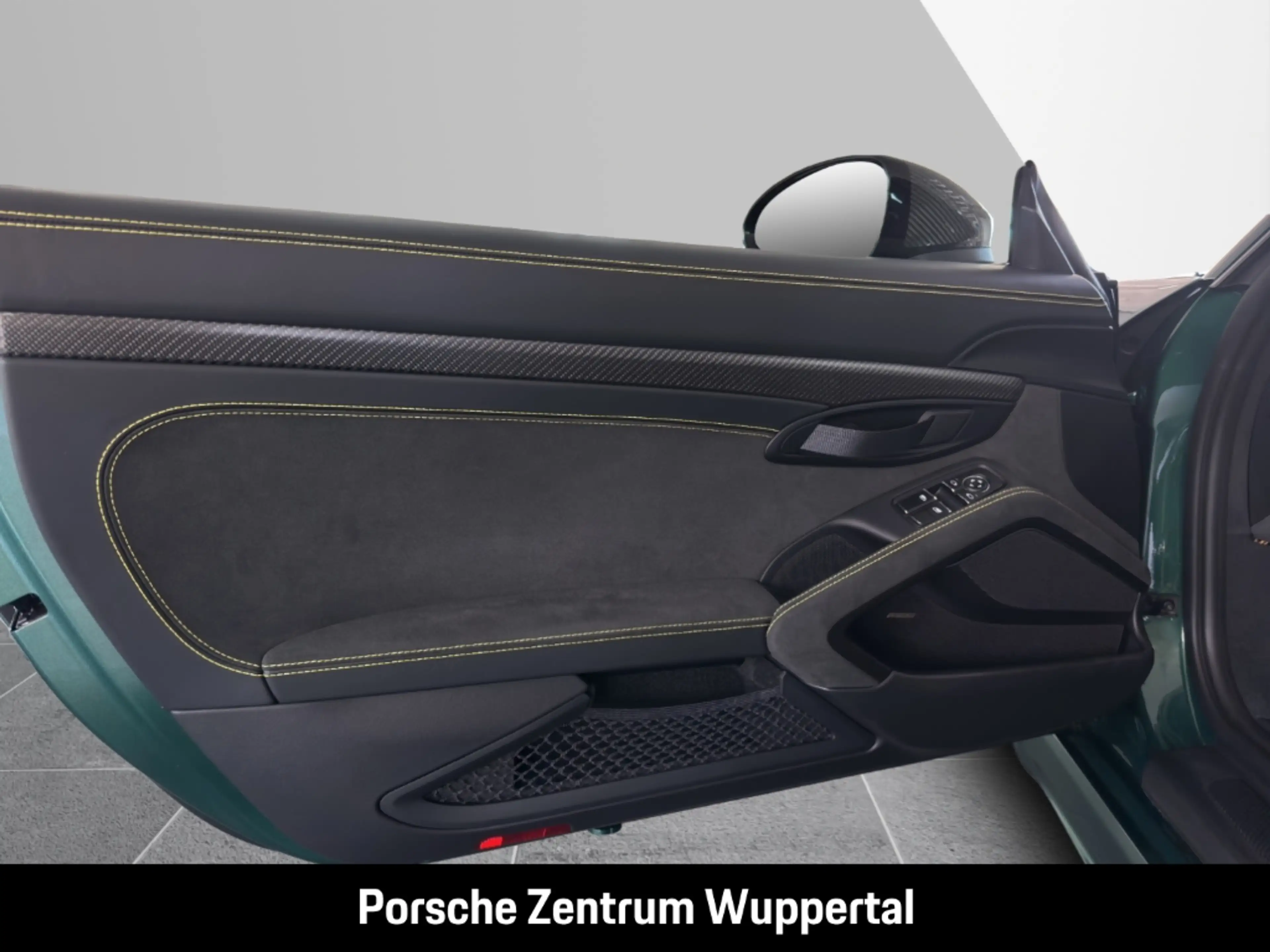 Porsche Cayman 718 GT4 RS — photo 13