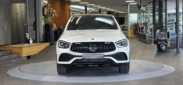 Mercedes-Benz GLC view 2