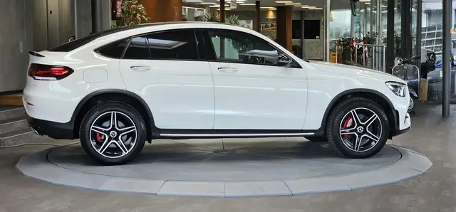 Mercedes-Benz GLC view 4