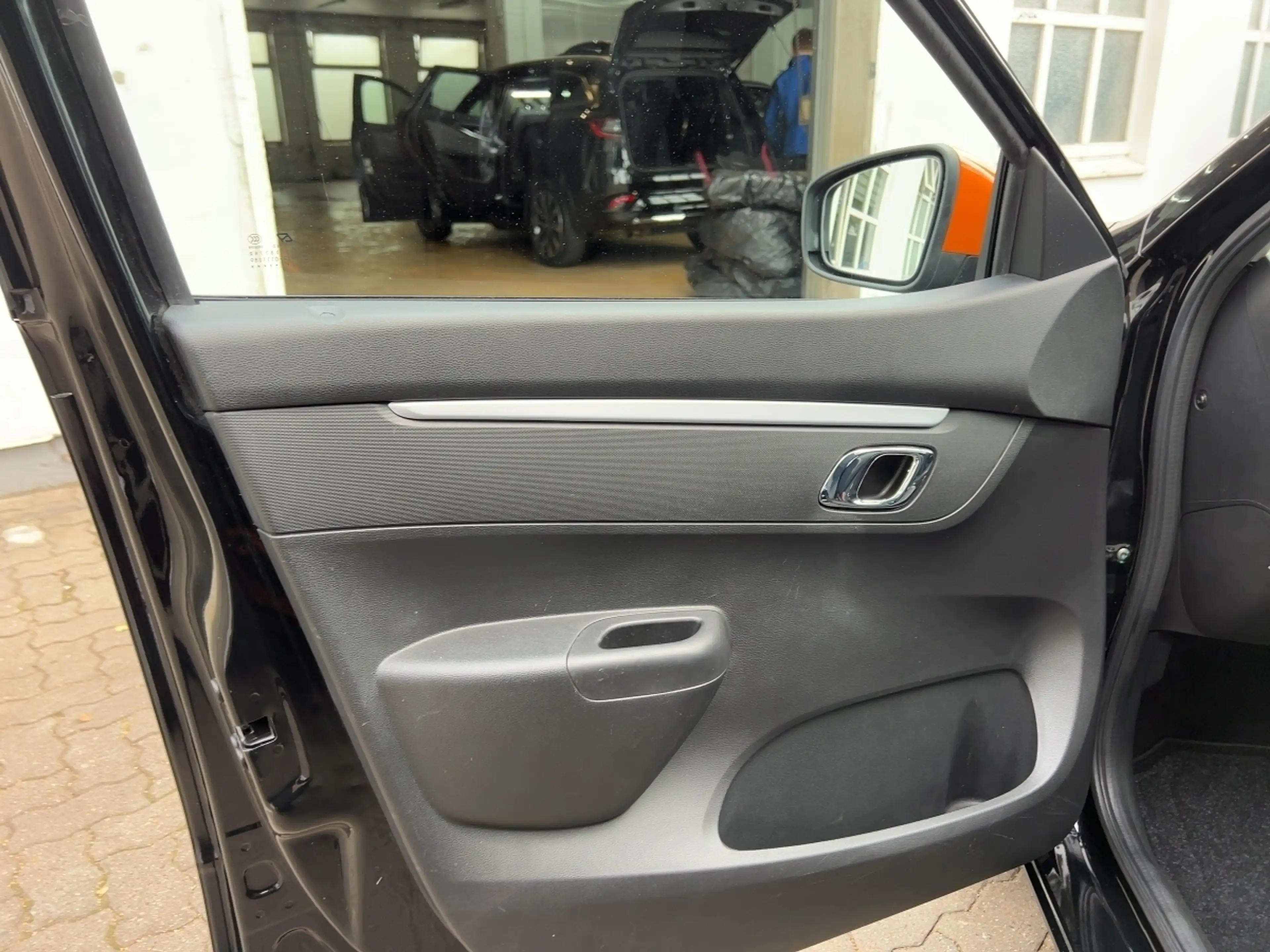 Dacia Spring Essential CCS KLIMA LED-Tagfahrlicht BT ABS ESP ZV — photo 14