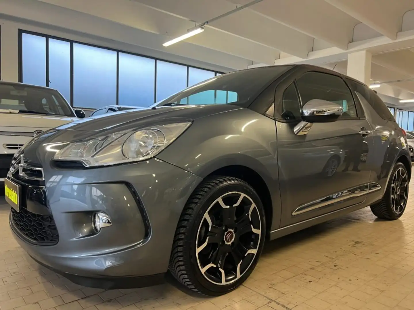 DS Automobiles DS 3 1.6 THP 155 Sport Chic BI-COLOR Gris - 1