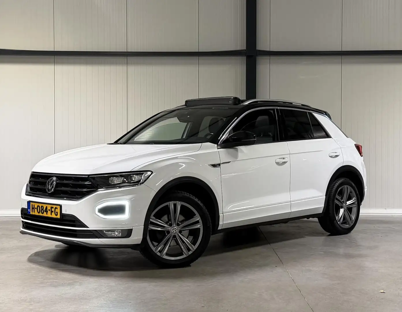 Volkswagen T-Roc 1.5 TSI R-line Pano Virtual Trekhaak Beats Weiß - 1