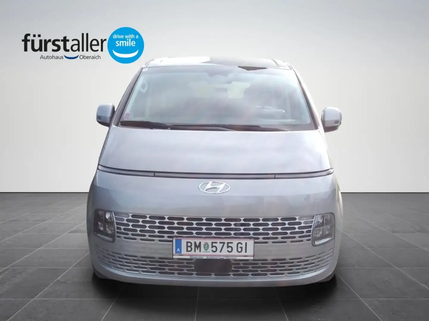 Hyundai STARIA Transporter Business Van 2,2 CRDi 2WD DCT Silber - 2