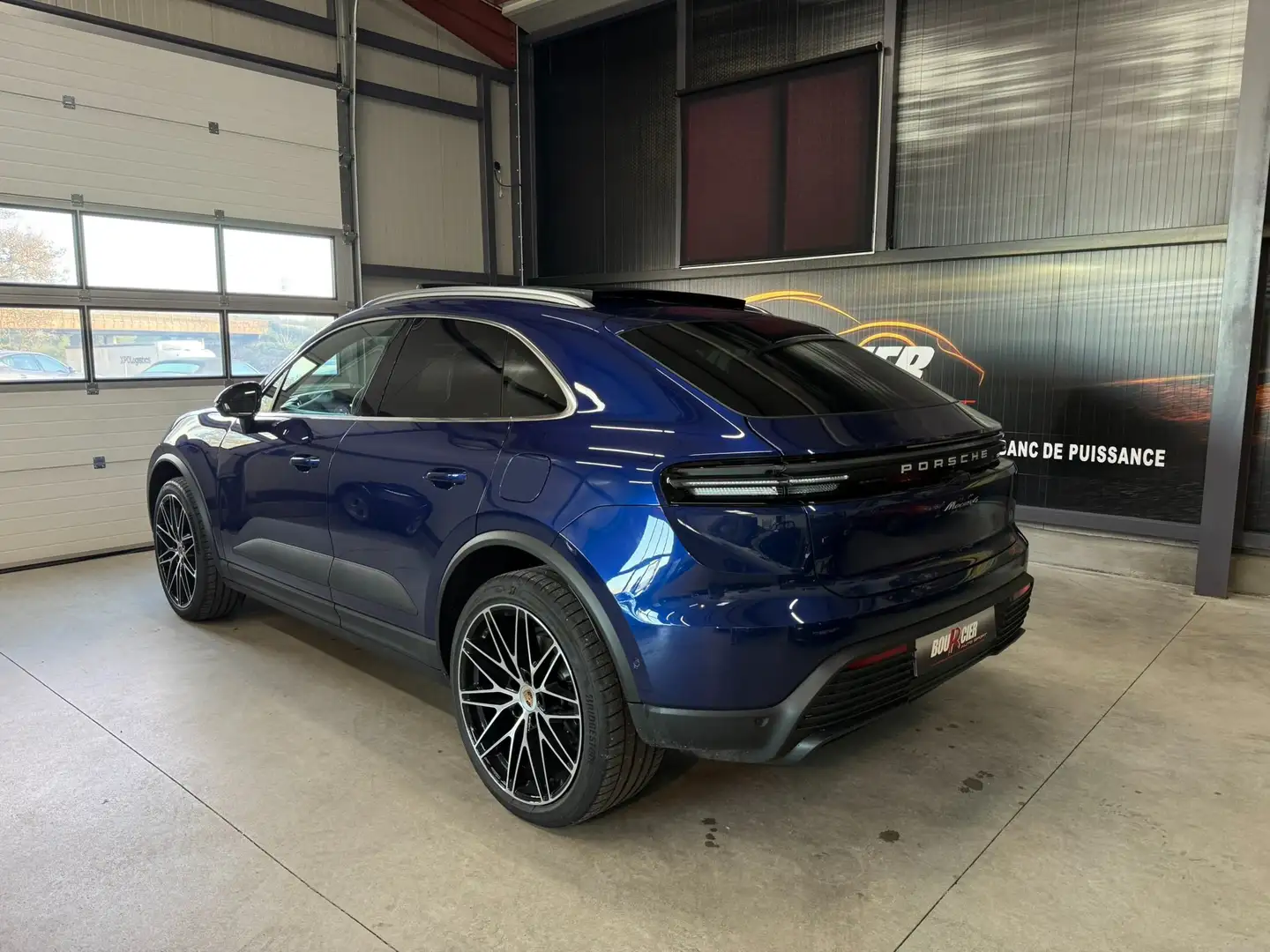 Porsche Macan 4 Electric Bleu - 2