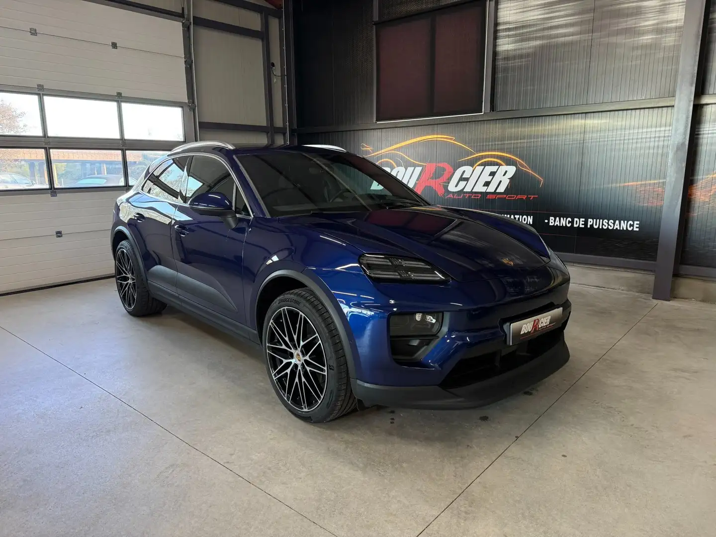 Porsche Macan 4 Electric Bleu - 1