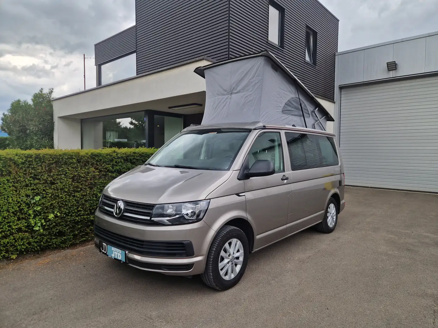 Volkswagen T6 California 2.0 TSI Benzine California Beach 5-zitplaatsen Gris - 1