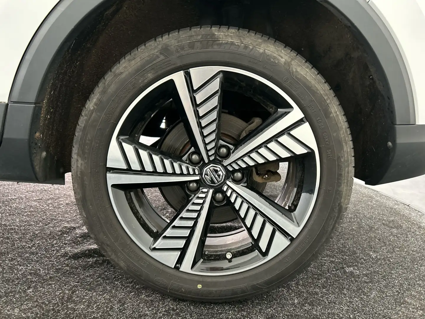 MG ZS EV Luxury 45 kWh | Lederen Bekleding | Camera |  S Bílá - 2